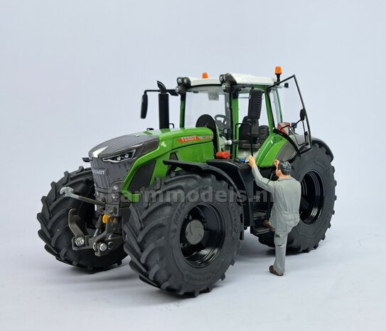 FENDT 942 Wiking ACHTERAS: 2x Vario Grip Afdekkappen set t.b.v. Luchtsysteem ACHTERAS t.b.v. Michelin Axiobib2  Materiaal RESIN ZWART GLANS Gespoten geleverd 1:32 