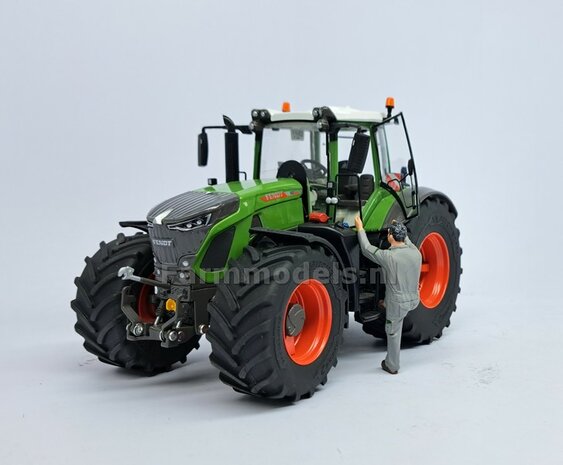 VERBOUWD: FENDT 942 Wiking met MICHELIN Axiobib2 Banden, RODE velgen &amp; VarioGrip, eindvertragingen en spatborden voor- &amp; achteras 1:32 077865-REB-RED  MEI 2025