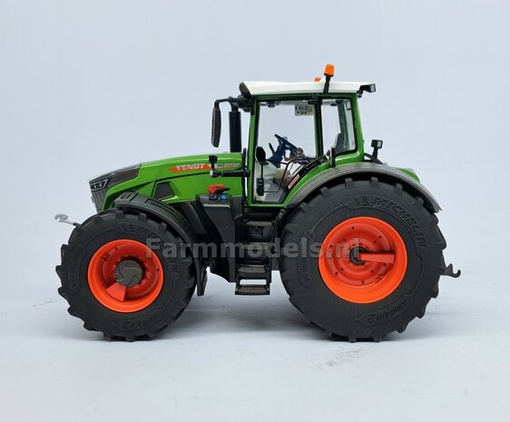 VERBOUWD: FENDT 942 Wiking met MICHELIN Axiobib2 Banden, RODE velgen &amp; VarioGrip, eindvertragingen en spatborden voor- &amp; achteras 1:32 077865-REB-RED  MEI 2025