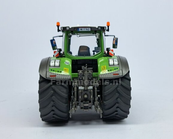 VERBOUWD: FENDT 942 Wiking met MICHELIN Axiobib2 Banden, RODE velgen &amp; VarioGrip, eindvertragingen en spatborden voor- &amp; achteras 1:32 077865-REB-RED  MEI 2025