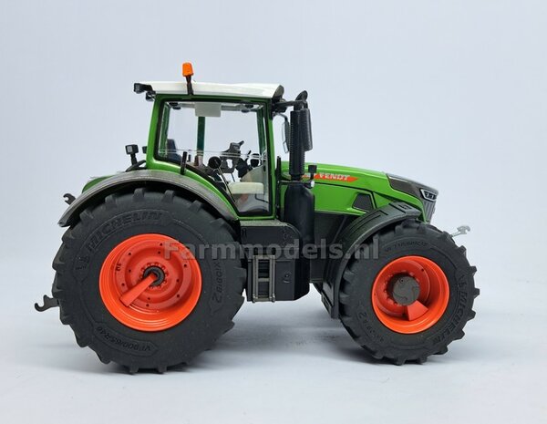 VERBOUWD: FENDT 942 Wiking met MICHELIN Axiobib2 Banden, RODE velgen &amp; VarioGrip, eindvertragingen en spatborden voor- &amp; achteras 1:32 077865-REB-RED  MEI 2025