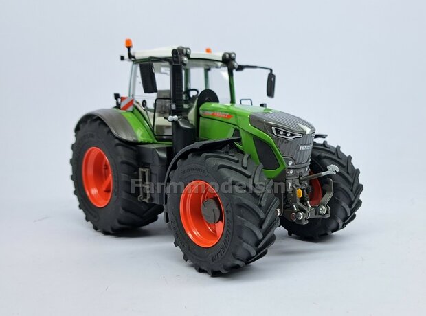 VERBOUWD: FENDT 942 Wiking met MICHELIN Axiobib2 Banden, RODE velgen &amp; VarioGrip, eindvertragingen en spatborden voor- &amp; achteras 1:32 077865-REB-RED  MEI 2025