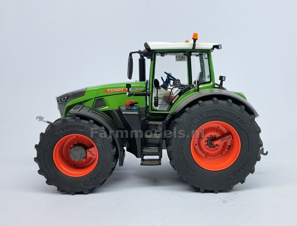 VERBOUWD: FENDT 942 Wiking met MICHELIN Axiobib2 Banden, FENDT TERRA-RED ROOD velgen &amp; VarioGrip, eindvertragingen, spatborden voor- &amp; achteras 1:32 077865-REB-RED  