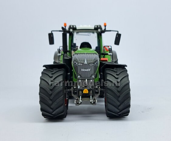 VERBOUWD: FENDT 942 Wiking met MICHELIN Axiobib2 Banden, FENDT TERRA-RED ROOD velgen &amp; VarioGrip, eindvertragingen, spatborden voor- &amp; achteras 1:32 077865-REB-RED  