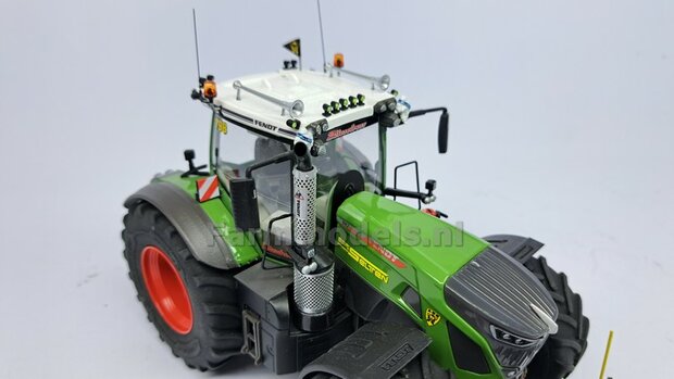 &Oslash; 56.7 x 26.1 mm: FENDT 942 Wiking: 2x Michelin Axiobib2 Banden + Resin Velgen FENDT TERRA-RED ROOD Gespoten geleverd 1:32    Farmmodels Premium Line Series  