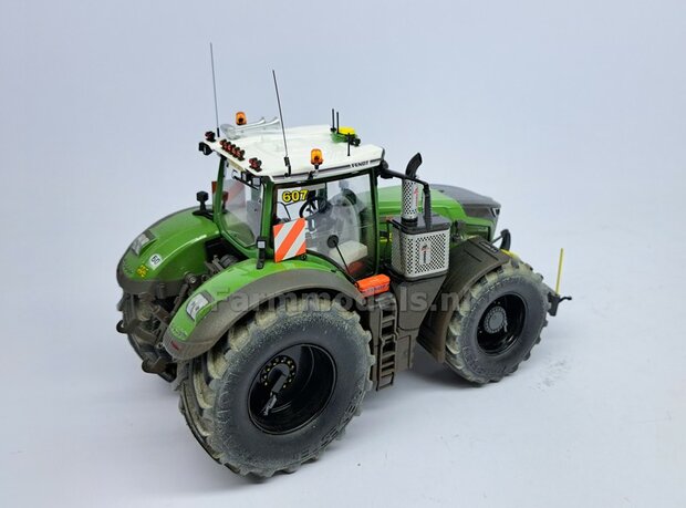 FENDT 1050 DEMPER POT met BESCHERMKAP, perfect passend op de Fendt 1050 Gen2 van Wiking. RESIN, BLANK Geleverd geschikt voor uitlaat &Oslash; 4,2 mm  1:32  