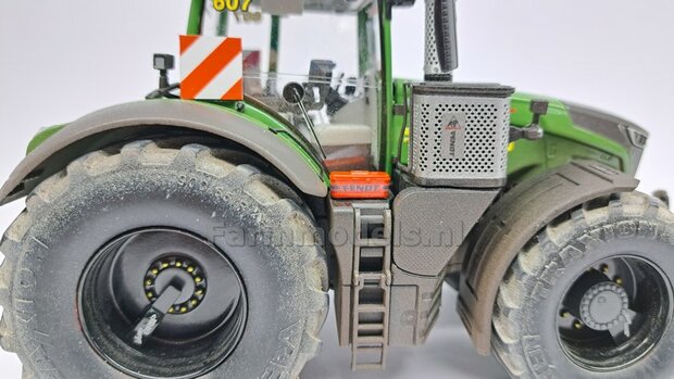 FENDT 1050 DEMPER POT met BESCHERMKAP, perfect passend op de Fendt 1050 Gen2 van Wiking. RESIN, BLANK Geleverd geschikt voor uitlaat &Oslash; 4,2 mm  1:32  