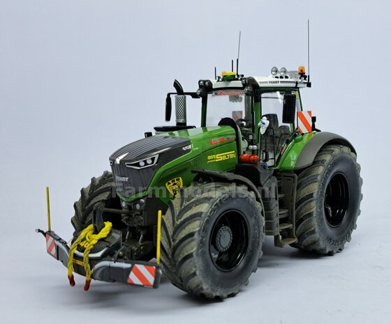 FENDT 1050 DEMPER POT met BESCHERMKAP, passend op Fendt 1050 Gen2 van Wiking. Resin, ZWART &amp; CHROOM Gespoten geschikt voor uitlaat &Oslash; 4,2 mm  1:32  