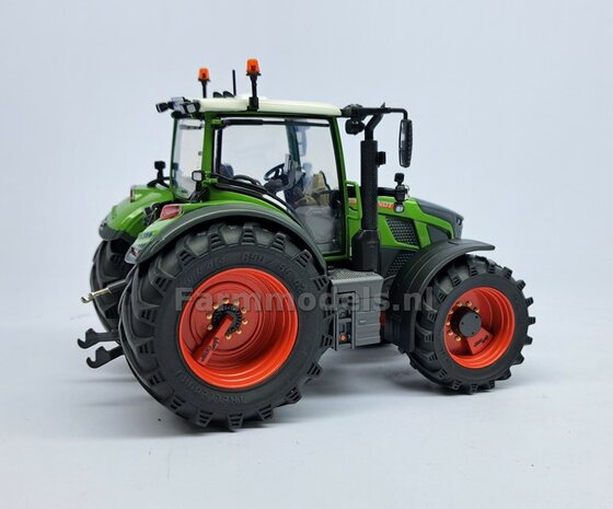 VERBOUWD: FENDT 620 UH met nieuwe banden &amp; FENDT TERRA-RED RODE velgen, eindvertragingen, Vario Grip Luchtsystemen, naafdoppen en wielmoeren 1:32 UH6666-REB-RED NB2B