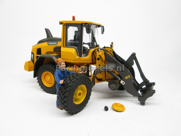 &Oslash; 47.3 mm: 2x Dubbellucht Shovel banden + ALUMINIUM velgen VOLVO GEEL Gespoten geleverd passend in de Aluminium Farmmodels Volvo L60H serie  1:32         