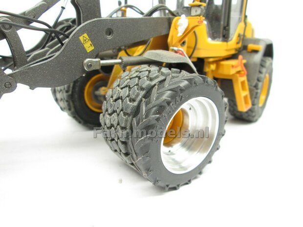 &Oslash; 47.3 mm: 2x Dubbellucht Shovel banden + ALUMINIUM velgen VOLVO GEEL Gespoten geleverd passend in de Aluminium Farmmodels Volvo L60H serie  1:32         