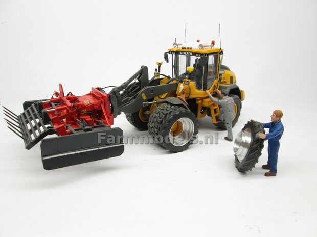 &Oslash; 47.3 mm: 2x Dubbellucht Shovel banden + ALUMINIUM velgen VOLVO GEEL Gespoten geleverd passend in de Aluminium Farmmodels Volvo L60H serie  1:32         