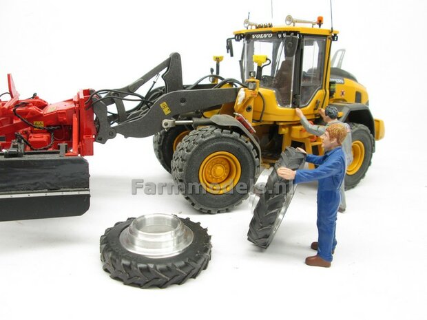 &Oslash; 47.3 mm: 2x Dubbellucht Shovel banden + ALUMINIUM velgen VOLVO GEEL Gespoten geleverd passend in de Aluminium Farmmodels Volvo L60H serie  1:32         