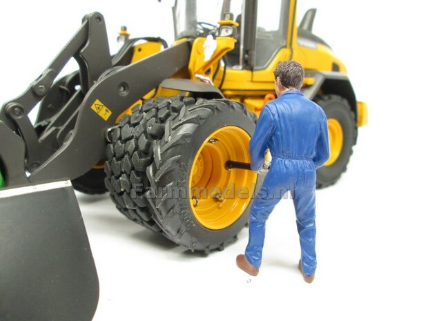 &Oslash; 47.3 mm: 2x Dubbellucht Shovel banden + ALUMINIUM velgen VOLVO GEEL Gespoten geleverd passend in de Aluminium Farmmodels Volvo L60H serie  1:32         