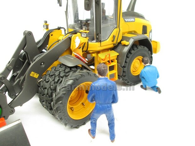 &Oslash; 47.3 mm: 2x Dubbellucht Shovel banden + ALUMINIUM velgen VOLVO GEEL Gespoten geleverd passend in de Aluminium Farmmodels Volvo L60H serie  1:32         