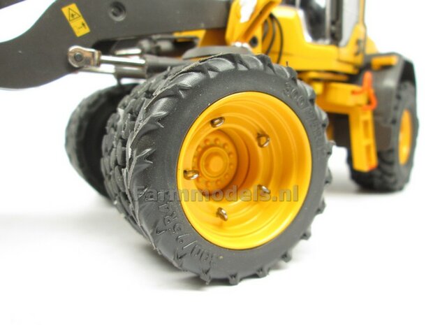 &Oslash; 47.3 mm: 2x Dubbellucht Shovel banden + ALUMINIUM velgen VOLVO GEEL Gespoten geleverd passend in de Aluminium Farmmodels Volvo L60H serie  1:32         