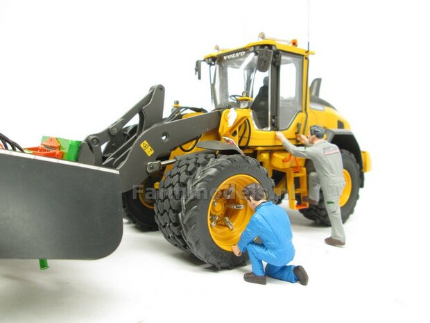 &Oslash; 47.3 mm: 2x Dubbellucht Shovel banden + ALUMINIUM velgen VOLVO GEEL Gespoten geleverd passend in de Aluminium Farmmodels Volvo L60H serie  1:32         