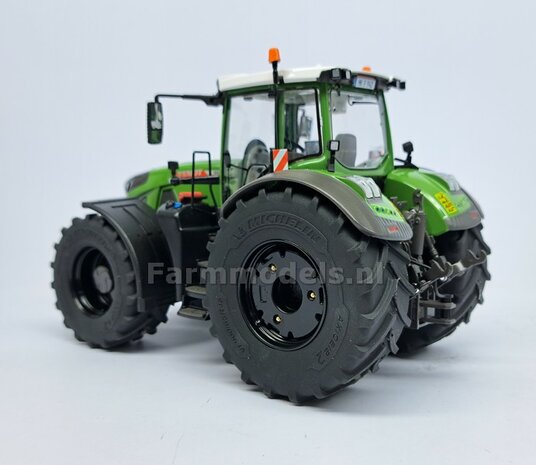 &Oslash;30 mm x 8 mm hoog: 2x FENDT 942 Wiking WIELGEWICHTEN  Materiaal:&nbsp;Resin ZWART GLANS Gespoten geleverd &nbsp;1:32 &nbsp; Farmmodels Premium Line  