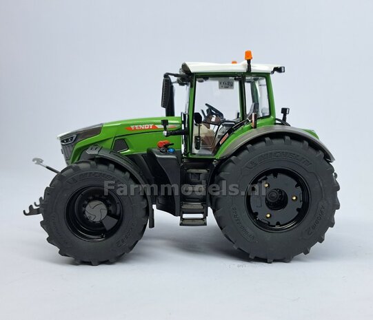 &Oslash;30 mm x 8 mm hoog: 2x FENDT 942 Wiking WIELGEWICHTEN  Materiaal:&nbsp;Resin ZWART GLANS Gespoten geleverd &nbsp;1:32 &nbsp; Farmmodels Premium Line  
