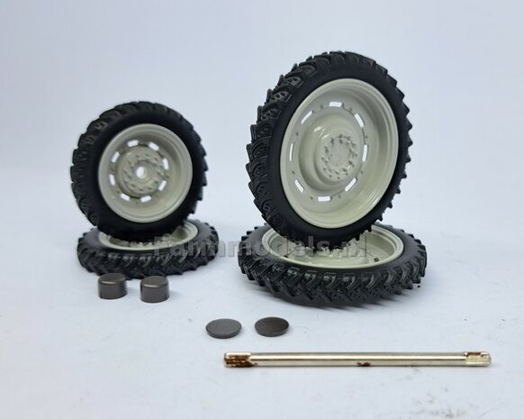 COMBI SET: 2x &Oslash; 46.5 mm + 2x &Oslash; 59 mm: CULTUURWIELEN SET MASSEY FERGUSON LICHT GRIJS Gespoten geleverd   Voor- + achteras   1:32