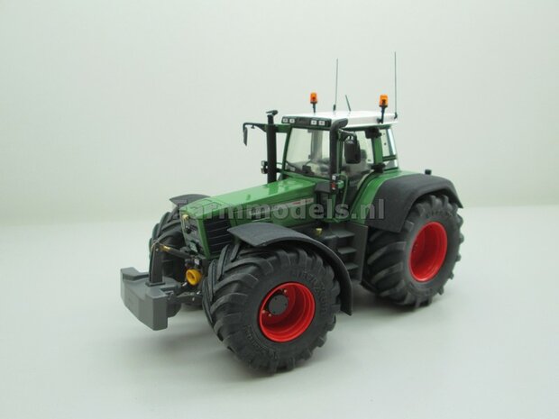 &Oslash; 53.5 x 32 mm: Fendt 824/ 926 Gen I WT: 2x Michelin Mega XBIB banden + ALU. velgen FENDT ROOD Gespoten geleverd o.a. geschikt voor de Fendt 824/ 926 Gen I Weise Toys 1:32        