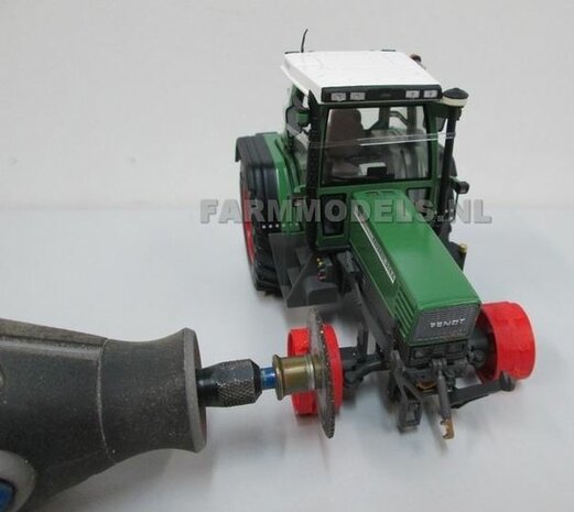 &Oslash; 53.5 x 32 mm: Fendt 824/ 926 Gen I WT: 2x Michelin Mega XBIB banden + ALU. velgen FENDT ROOD Gespoten geleverd o.a. geschikt voor de Fendt 824/ 926 Gen I Weise Toys 1:32        