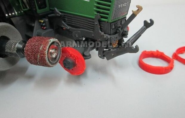 &Oslash; 53.5 x 32 mm: Fendt 824/ 926 Gen I WT: 2x Michelin Mega XBIB banden + ALU. velgen FENDT ROOD Gespoten geleverd o.a. geschikt voor de Fendt 824/ 926 Gen I Weise Toys 1:32        