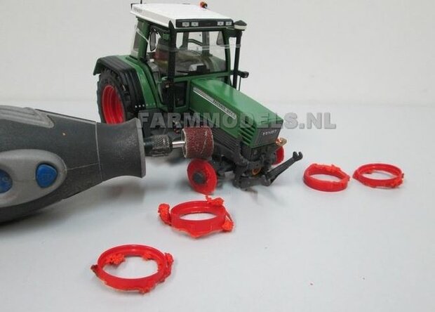 &Oslash; 53.5 x 32 mm: Fendt 824/ 926 Gen I WT: 2x Michelin Mega XBIB banden + ALU. velgen FENDT ROOD Gespoten geleverd o.a. geschikt voor de Fendt 824/ 926 Gen I Weise Toys 1:32        