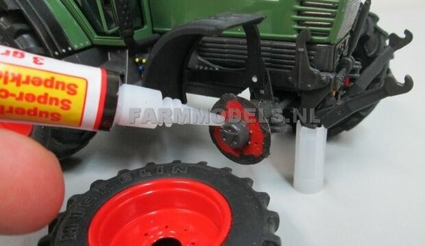 &Oslash; 53.5 x 32 mm: Fendt 824/ 926 Gen I WT: 2x Michelin Mega XBIB banden + ALU. velgen FENDT ROOD Gespoten geleverd o.a. geschikt voor de Fendt 824/ 926 Gen I Weise Toys 1:32        