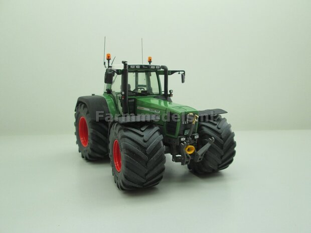 &Oslash; 53.5 x 32 mm: Fendt 824/ 926 Gen I WT: 2x Michelin Mega XBIB banden + ALU. velgen FENDT ROOD Gespoten geleverd o.a. geschikt voor de Fendt 824/ 926 Gen I Weise Toys 1:32        
