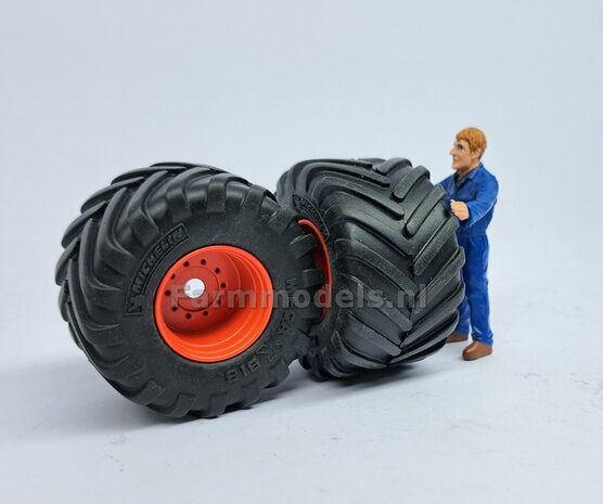 &Oslash; 53.5 x 32 mm: Fendt 824/ 926 Gen I WT: 2x Michelin Mega XBIB banden + ALU. velgen FENDT ROOD Gespoten geleverd o.a. geschikt voor de Fendt 824/ 926 Gen I Weise Toys 1:32        