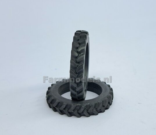 &Oslash; 45.6 x 7.5 mm: 2x CULTUUR BANDEN ZONDER VELGEN 1:32  