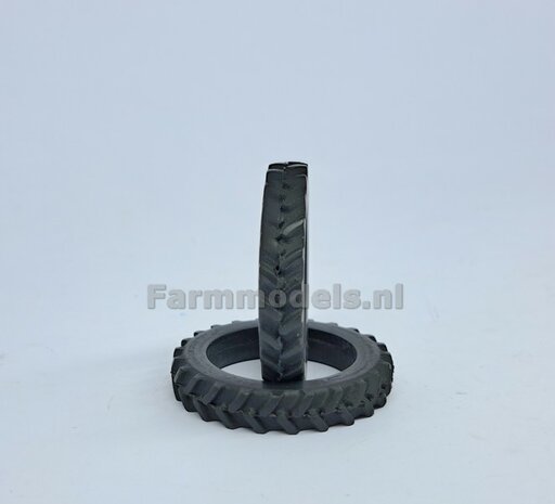 &Oslash; 49x 7.5 mm: 2x CULTUUR BANDEN ZONDER VELGEN 1:32  