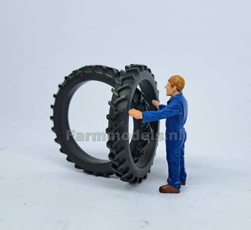 &Oslash; 65.7 mm x 9.2 mm:  2x CULTUUR BANDEN ZONDER VELGEN 1:32  