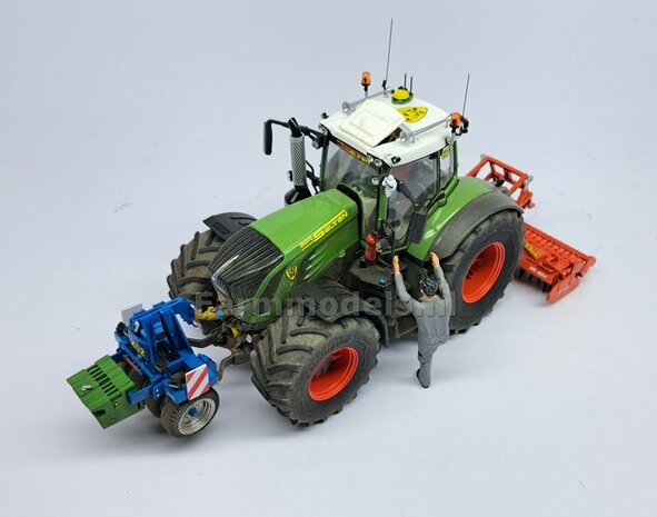 &Oslash; 70.3 x 30.4 mm: FENDT 939 Facelift Wiking: 2x Michelin Axiobib2 Banden + Resin Velgen FENDT ROOD Gespoten + MESSING AS en POLY-STRIP 1:32  BEGIN JUNI LEVERBAAR