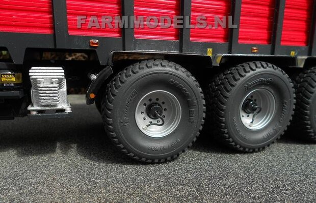 2x Michelin Cargo X Bib 850/50 R30.5 banden, &Oslash; 52 mm met zilvergrijs gespoten aluminium velgen 1:32  LAST ONES