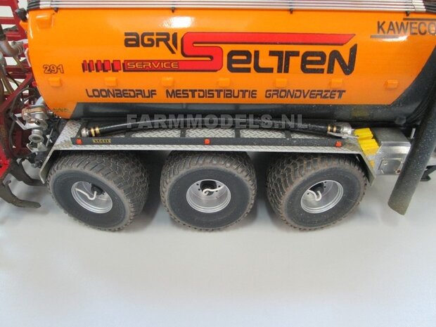 2x Michelin Cargo X Bib 850/50 R30.5 banden, &Oslash; 52 mm met zilvergrijs gespoten aluminium velgen 1:32  LAST ONES