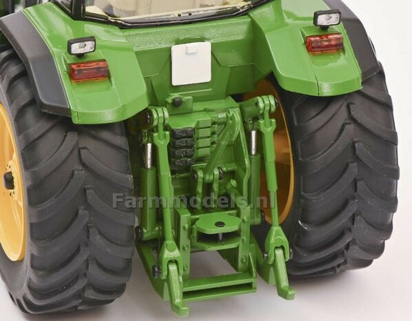 John Deere 8400 1:32  S07875  Schuco 