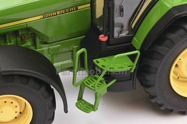 John Deere 8400 1:32  S07875  Schuco 