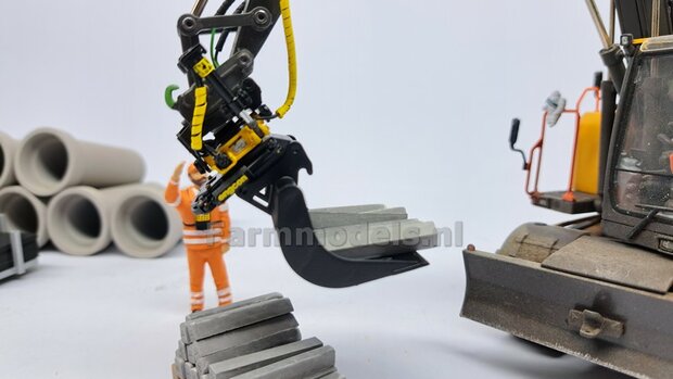 BOUWKIT: Engcon EC219 Draaikantelstuk met gripper S60 Koppeling naar S60 koppeling. Materiaal: RESIN BLANK geleverd 1:32 