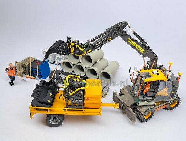 Puinriek 43.9 mm breed ZWART MATT gespoten t.b.v. S60 KOPPELING (o.a. Engcon draaikantelstuk met S60 koppeling, Volvo EWR150 &amp; Atlas  160W mobiele kranen van AT) 1:32  