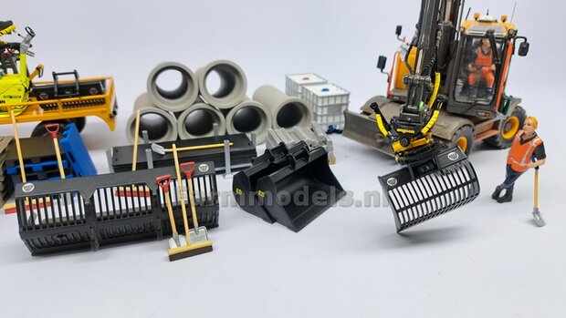 Puinriek 43.9 mm breed ZWART MATT gespoten t.b.v. S60 KOPPELING (o.a. Engcon draaikantelstuk met S60 koppeling, Volvo EWR150 &amp; Atlas  160W mobiele kranen van AT) 1:32  