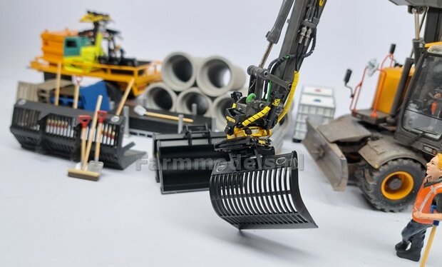 Puinriek 43.9 mm breed ZWART MATT gespoten t.b.v. S60 KOPPELING (o.a. Engcon draaikantelstuk met S60 koppeling, Volvo EWR150 &amp; Atlas  160W mobiele kranen van AT) 1:32  