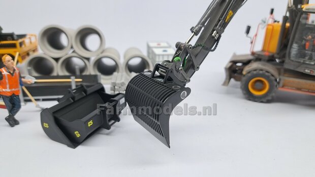 Puinriek 43.9 mm breed ZWART MATT gespoten t.b.v. S60 KOPPELING (o.a. Engcon draaikantelstuk met S60 koppeling, Volvo EWR150 &amp; Atlas  160W mobiele kranen van AT) 1:32  