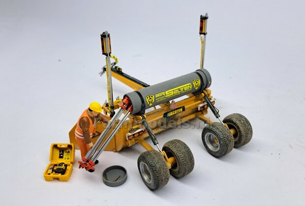 2x TOPCON LS-80X Hand Ontvangers met 2x KLEM/ STEUN  RESIN onderdelen TOPCON GEEL + ZWART Gespoten geleverd +  Pr&eacute;-Cut Decal stickerset  Farmmodels  1:32                