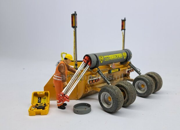 2x TOPCON LS-80X Hand Ontvangers met 2x KLEM/ STEUN  RESIN onderdelen TOPCON GEEL + ZWART Gespoten geleverd +  Pr&eacute;-Cut Decal stickerset  Farmmodels  1:32                