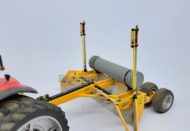 TOPCON KOFFER t.b.v. plaatsing 2x Topcon LS-B200 Machine Ontvangers RESIN onderdelen TOPCON GEEL Gespoten geleverd +  Pr&eacute;-Cut Decal stickerset   Farmmodels  1:32                