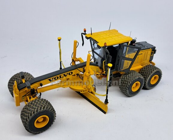 3x TOPCON logo&#039;s ZILVER/ ZWART, Geschikt voor &quot;Omwikkelen&quot; PIJP &Oslash; 2mm   1:32  Farmmodels.nl