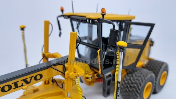 3x TOPCON logo&#039;s ZILVER/ ZWART, Geschikt voor &quot;Omwikkelen&quot; PIJP &Oslash; 2mm   1:32  Farmmodels.nl