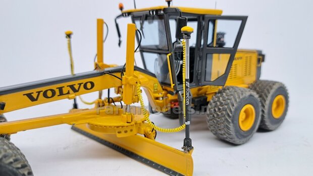 3x TOPCON logo&#039;s ZILVER/ ZWART, Geschikt voor &quot;Omwikkelen&quot; PIJP &Oslash; 2mm   1:32  Farmmodels.nl